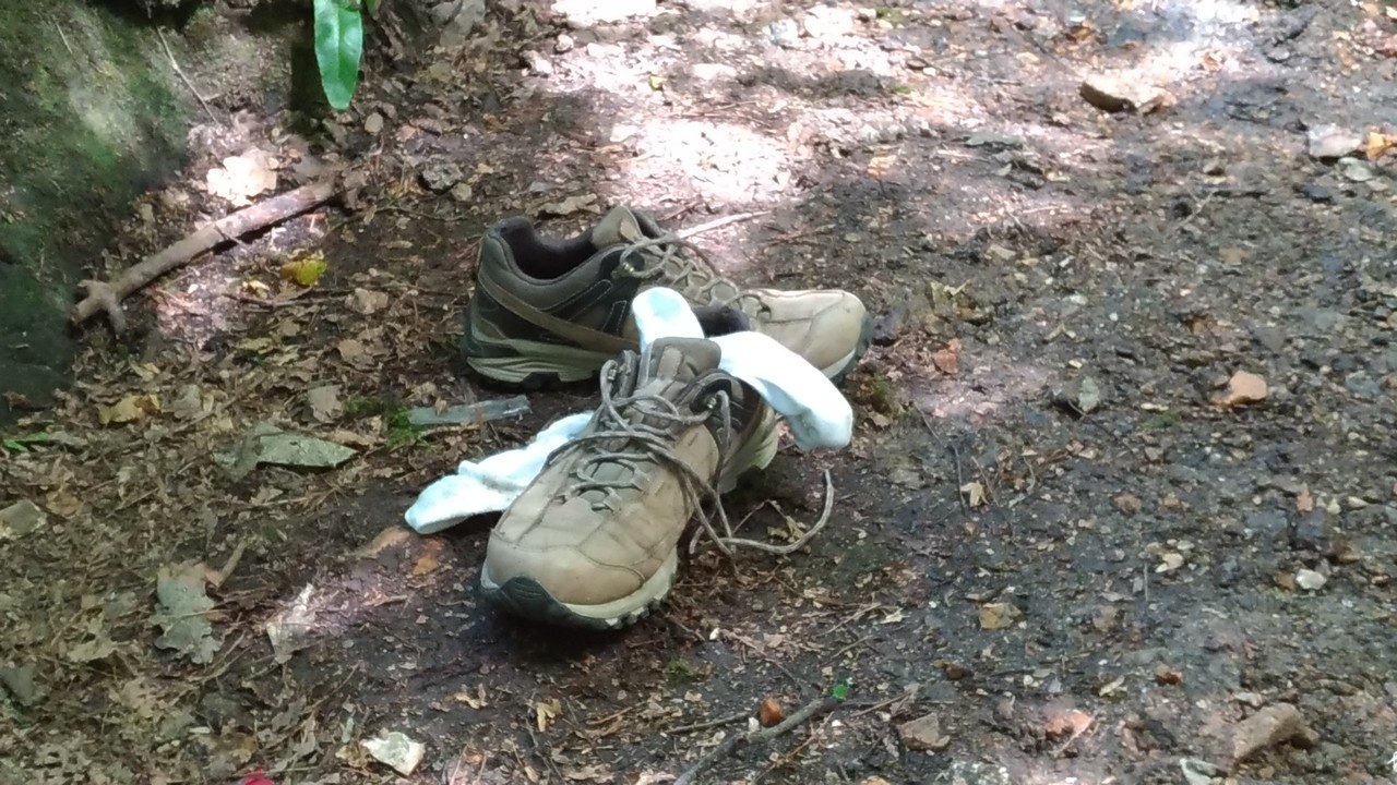 chaussures abandonnées