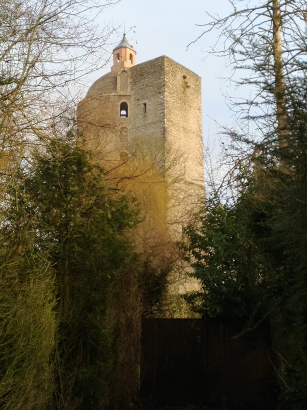 Auneau - donjon du château médiéval