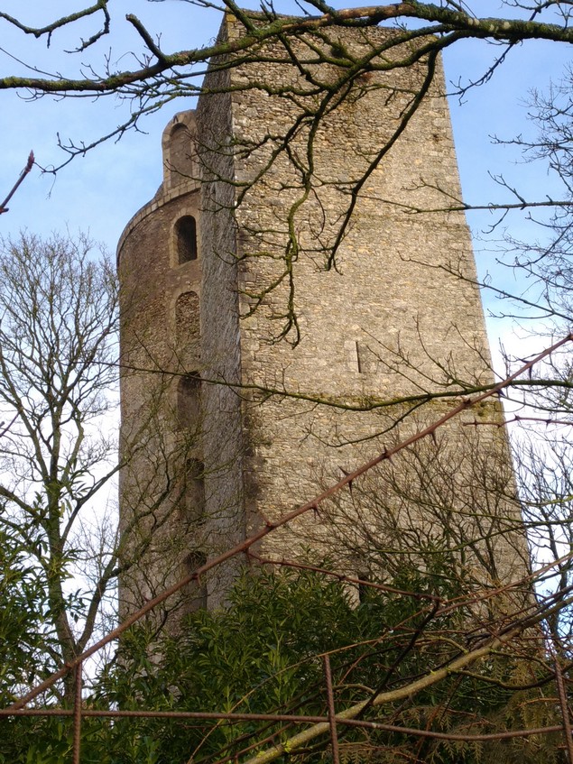 Auneau - donjon du château médiéval