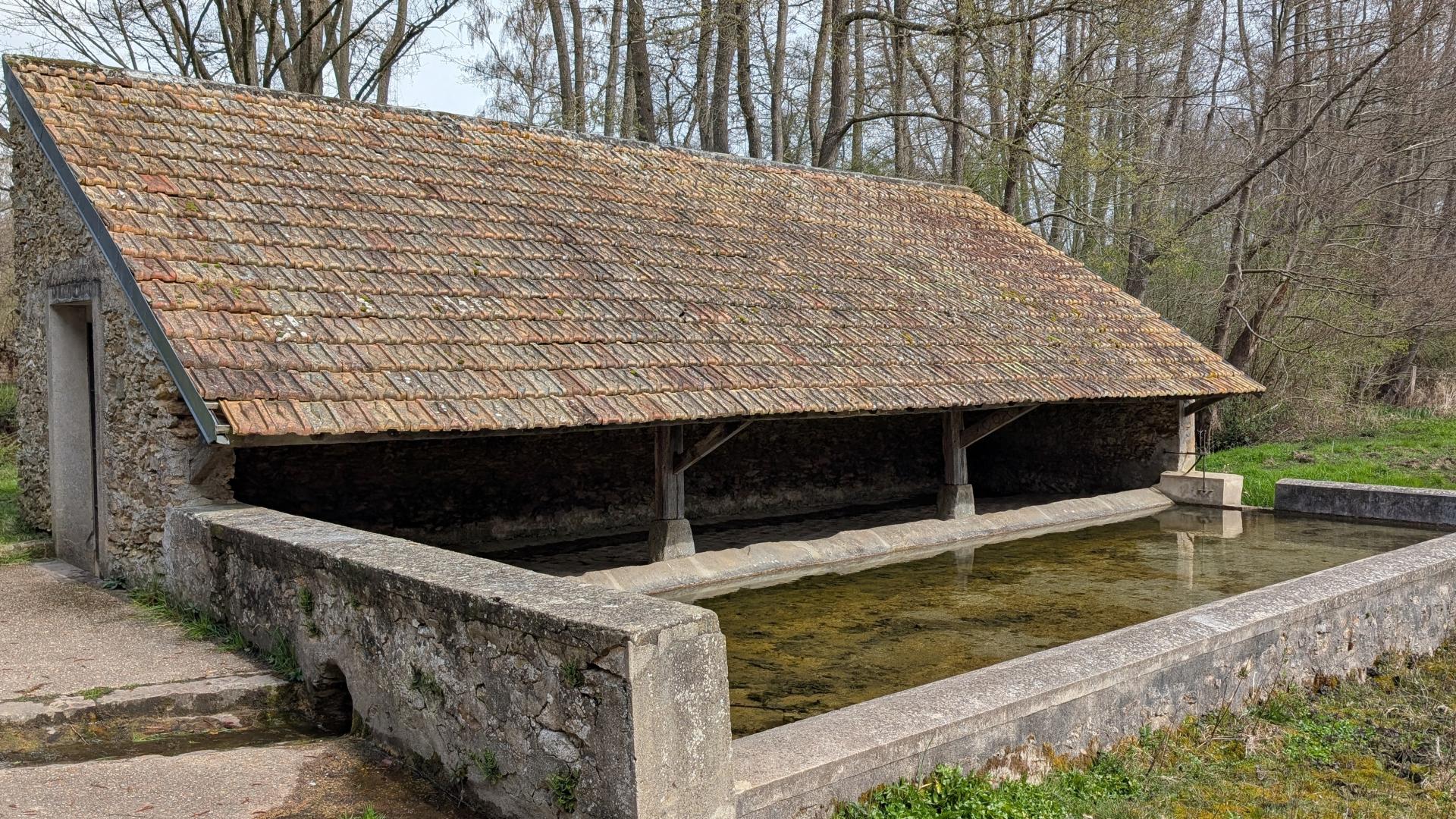 Moûtiers - lavoir à la fontaine Ste Anne