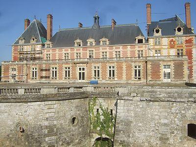 Chateau de rosny toiture et facade est apres restauration juillet 2010 100730 11