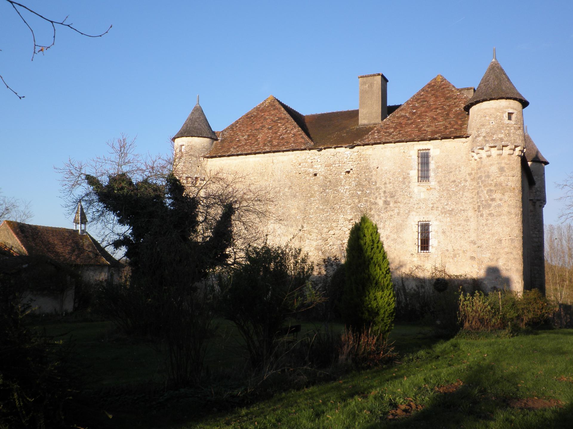 Chateau pruniers à Pindray