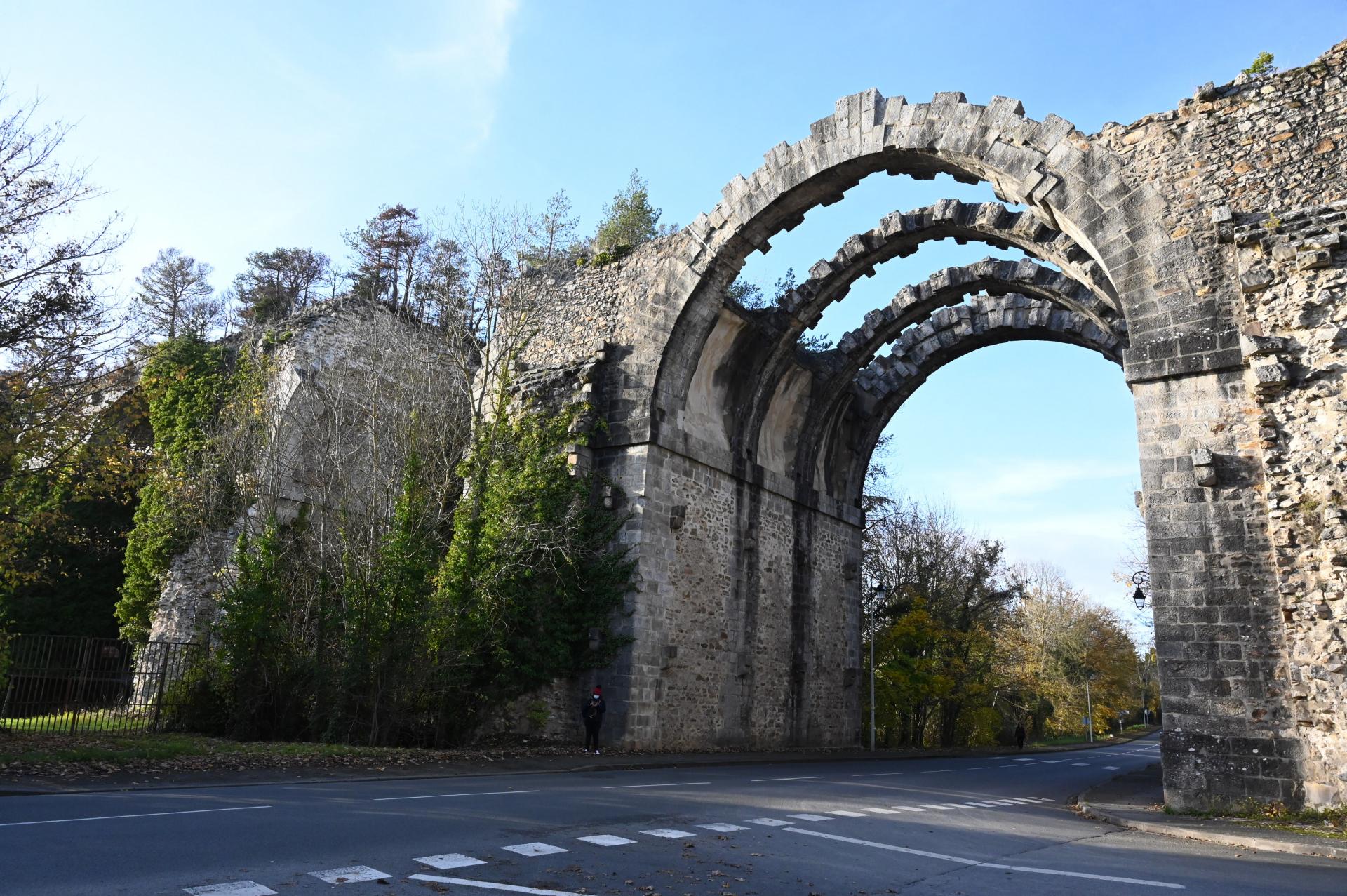 Cesse Aqueduct - Wikipedia